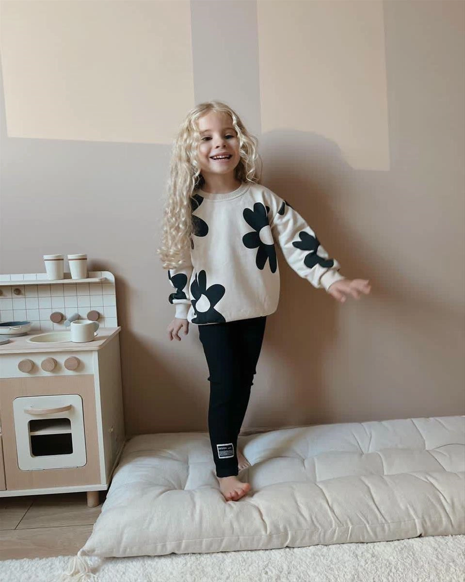 دوتیکه دورس و شلوار کبریتی گل بابونه ترک کد 10168 4a1c5711-e022-41c7-a99b-527f09fa0736.jpg