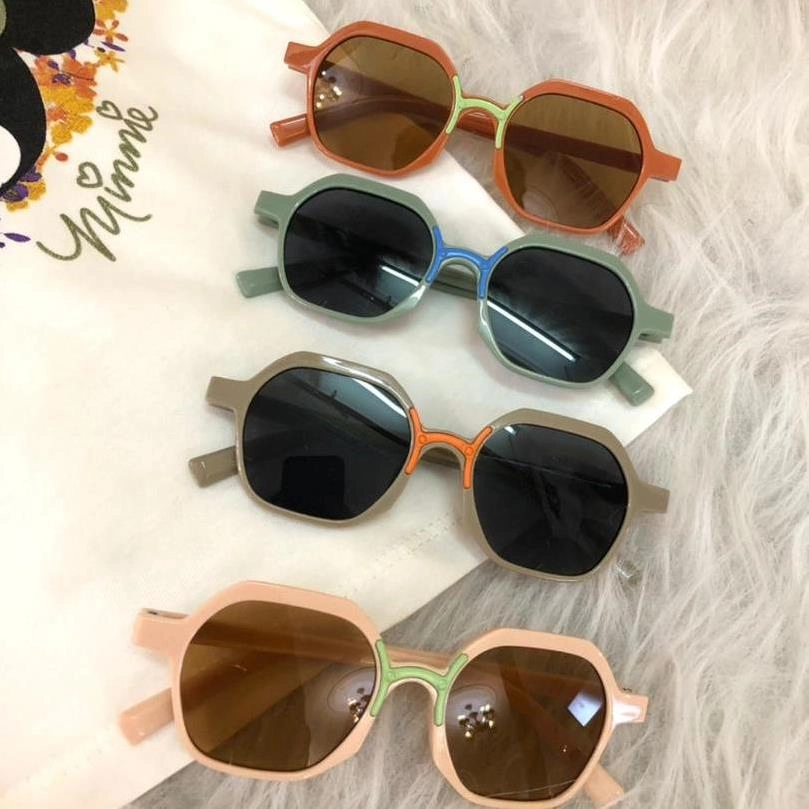 عینک وسط رنگی یووی 400 کد 3047 dbc4b171-1e61-4ba1-94f8-1912158cf285.jpg