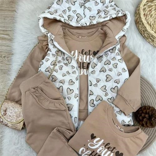 سه تیکه بلوز شلوار و پافر کلاهدار(استردار)طرح قلب 9تا 24ماه  ترک کد 5428