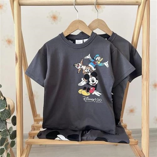 دو تیکه تیشرت شلوارک  پشت  و رو طرحدار میکی و دوستان زارا ترک کد 5717