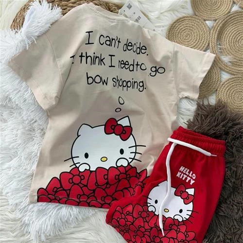 ست دوتیکه تیشرت شلوارک پشت و رو طرحدار هلوکیتی گل ترک کد 18995